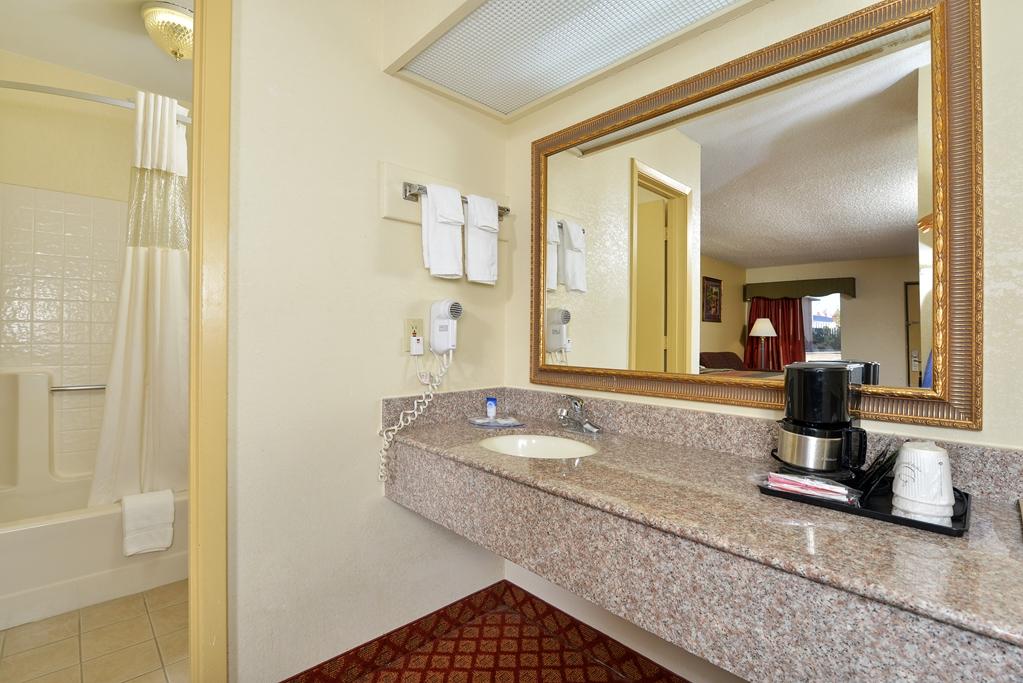 Americas Best Value Inn - Brookhaven Bagian luar foto