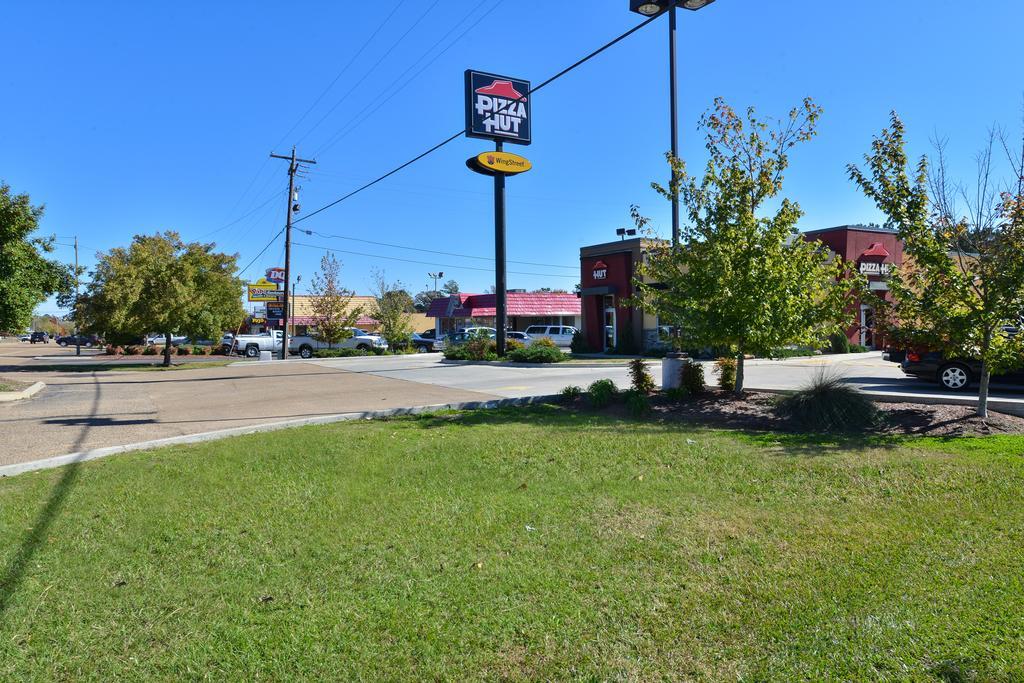 Americas Best Value Inn - Brookhaven Bagian luar foto